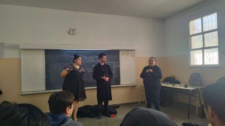 Estudiantes secundarios participan del proyecto “El teatro y la escuela, ida y vuelta”