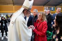 La Gobernadora junto al nuevo pastor de la Iglesia Católica en Santa Cruz. 