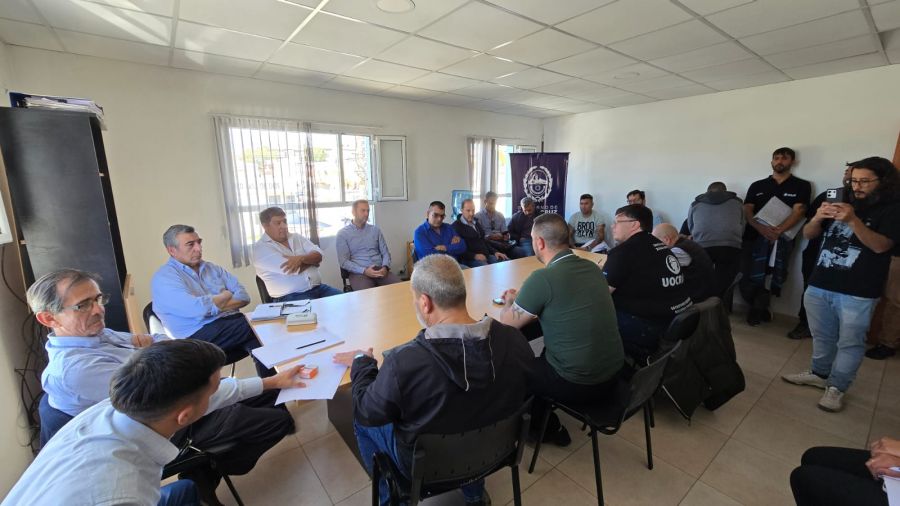 El Gobierno convoc&oacute; a operadoras y gremios para avanzar en soluciones para la actividad petrolera