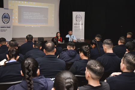 Seguridad refuerza la formación policial con una capacitación en investigación criminal