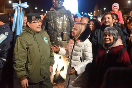 Alicia junto al presidente del Centro de Veteranos, Fernando Alturria. 