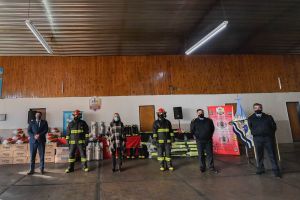 El Gobierno efectivizó la entrega de equipamiento a la Superintendencia de Bomberos de la provincia