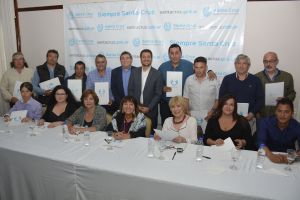 Velázquez: &quot;Los chicos, las chicas y les chiques de Santa Cruz nos necesitan&quot;