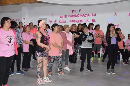 Octubre Rosa: Brindaron charla sobre el cáncer de mama en el CIC del Carmen de Río Gallegos