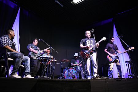 Siete Venas puso el broche de oro a la Feria del Libro que celebró la cultura santacruceña