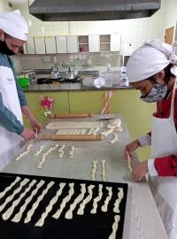 Estudiantes de la Escuela Especial N°14 asisten al Taller de Panadería