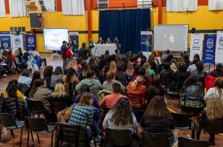 El Gobierno de Santa Cruz presentó el programa “Crecer Enredados”