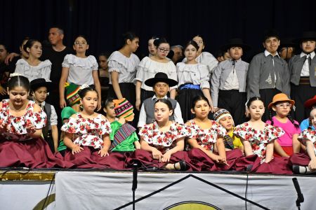 La Escuela Provincial de Danzas celebró su muestra de Folklore y Tango