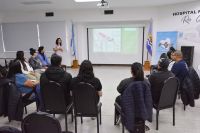 El taller para el acompañamiento del embarazo, se brinda cada martes, en el Salón Auditorio Dr. Fernando Peliche, del Hospital Regional Río Gallegos.