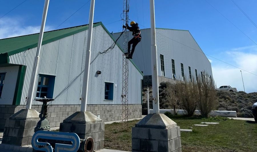 Trabajos que se realizan en El Calafate por operarios de SPSE.