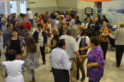 Adultos Mayores siguen festejando su semana en el CIC del Carmen