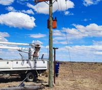 Servicios Publicos realizó trabajos de reparación en la línea de media tensión en Caleta Olivia
