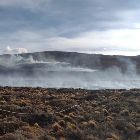 noticiaspuertosantacruz.com.ar - Imagen extraida de: https://noticias.santacruz.gob.ar/gestion/educacion/item/32816-incendio-en-ea-santa-teresita-brigadistas-lograron-detener-las-llamas-pero-persiste-la-vigilancia