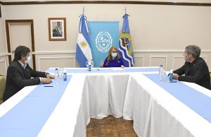 El Gobierno de Santa Cruz firmó convenio para implementar un Centro Informático en la provincia