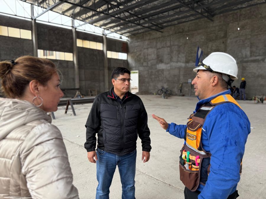 Vidal recorri&oacute; la obra del nuevo Gimnasio del Colegio N&deg; 15 y remarc&oacute; que las obras que se inician se terminan