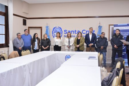Prácticas profesionalizantes en Santa Cruz: el Gobierno firma convenios para vincular educación y empleo