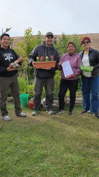 Producción entregó invernaderos sustentables en la Cuenca Carbonífera