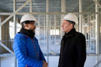 Daniel Álvarez, jefe de Gabinete, recorrió el avance de obra de la Escuela N° 43 de Caleta Olivia.