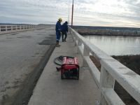 Servicios Públicos realiza trabajos en el puente de Piedra Buena