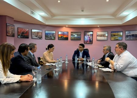 El Gobierno de Santa Cruz avanza con Newmont en el Plan de Inversiones Mineras 2026