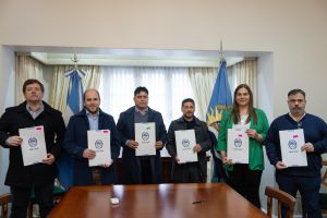 Plan de obras en Santa Cruz: Vidal firmó convenio con las localidades de Perito Moreno, Koluel Kayke y Tres Lagos