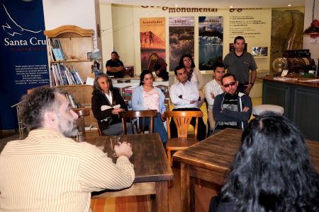 Se realizó la segunda charla “Diálogos entre escritores” en Casa de Santa Cruz