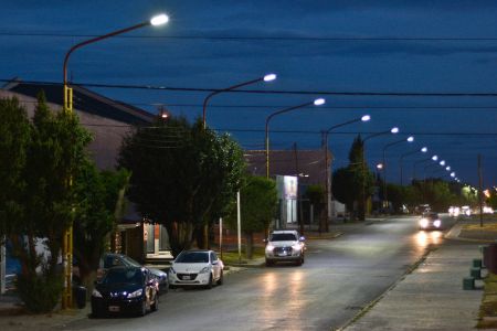 Continúan las tareas de reemplazo de luminaria led en Autovía de Río Gallegos