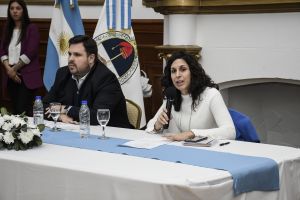 La ministra Agostina Mora junto a Luca Pratti, titular de Seguridad. 