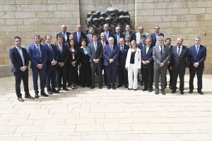 La gobernadora Alicia Kircher junto a la comitiva argentina en el Centro Yad Vashem