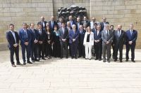 La gobernadora Alicia Kircher junto a la comitiva argentina en el Centro Yad Vashem