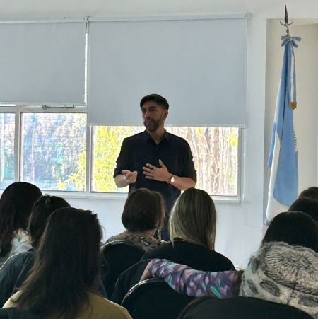 La propuesta estuvo destinada a brindar herramientas prácticas para el acompañamiento y desarrollo de los pacientes en el hogar.