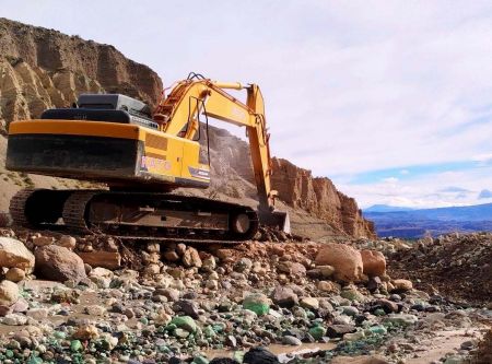 Realizan tareas de contención por crecida del río Tarde