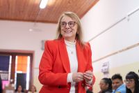 La Gobernadora sufragó en la Escuela N° 1 de Río Gallegos.