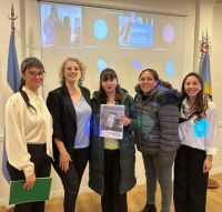 Borselli entregó el manual de SARHA a los participantes. 