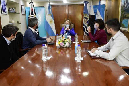 Alicia se reunió con autoridades de JetSMART en el marco de la conectividad aérea en Santa Cruz