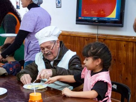 Infancias disfrutaron de una tarde de alegría con los adultos mayores del Zumalacarregui