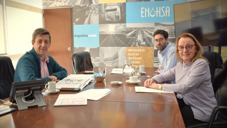 Reunión de Alicia Kirchner en ENOHSA : Se finalizan varias obras de agua y cloacas en Santa Cruz