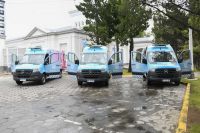 El Gobierno efectivizó la entrega de tres ambulancias de alta complejidad