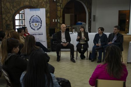 Se realizó un encuentro interdisciplinario para conformar equipos de cuidado de la salud mental en Santa Cruz