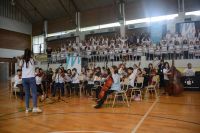 Emotiva presentación coral con la participación de 400 niños y niñas