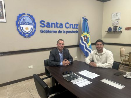 Daniel Álvarez recibió al reconocido nadador santacruceño Matías Díaz Hernández