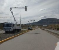Servicios Públicos continúa con la colocación de nuevas luminarias LED en El Calafate