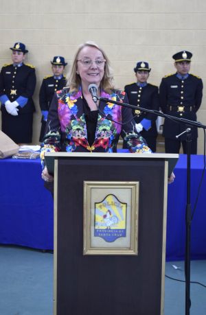 Alicia encabezó el acto de egreso de 50 cadetes de la Policía