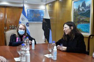 Batakis firmó la adenda para dar continuidad a la obra de las represas en Santa Cruz
