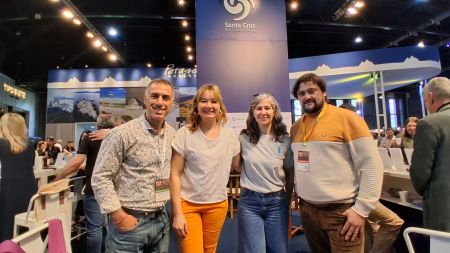 La intendenta de Los Antiguos llevó a la FIT las producciones de la localidad.