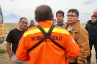 El Gobernador Claudio Vidal acompaña a los brigadistas y sigue de cerca el operativo en El Chaltén