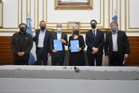 Alicia encabezó el acto de firma de contrato para la finalización de obra en la Ruta Nacional N° 3