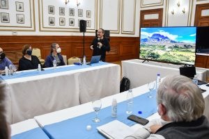 Alicia recibió en audiencia al equipo técnico que desarrolla estudios en la zona del Tucu Tucu