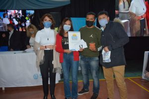 Cuarenta y siete familias recibieron la llave de sus flamantes viviendas en Río Gallegos