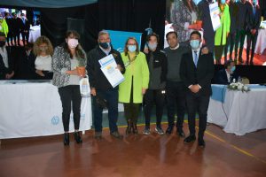 Cuarenta y siete familias recibieron la llave de sus flamantes viviendas en Río Gallegos